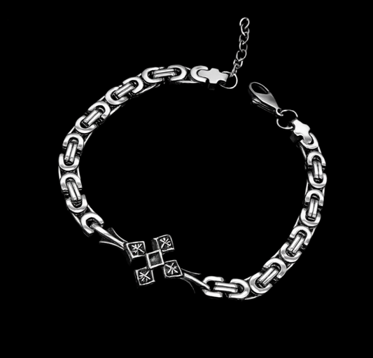 Center-Piece Bracelet